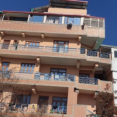 Hotel Pushpanjal And Banquet Pithorāgarh Exterior foto